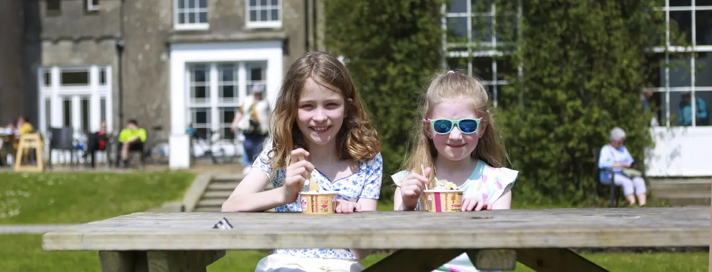 kids eating ice cream