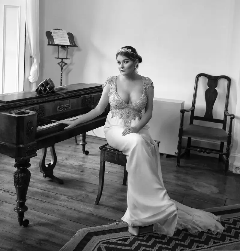 bride with piano at Ardgillan Castle