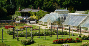 Rose Garden in Bloom (300 x 155 px)
